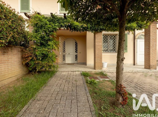 Ponsacco, Tuscany 56038