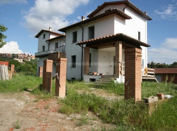 Lucignano, Tuscany 52046