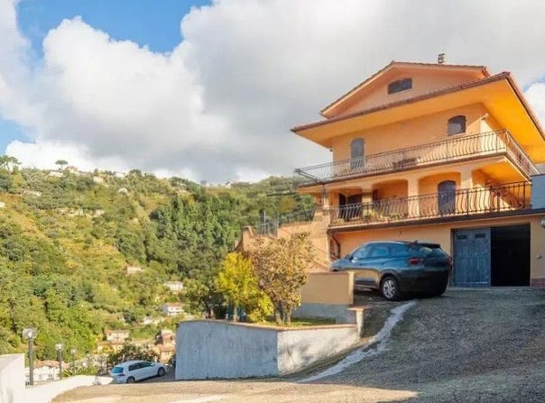Montignoso, Tuscany 54038