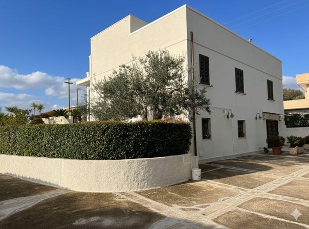 Cisternino, Apulia 72014