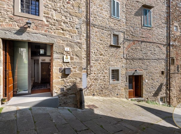 Cortona, Tuscany 52044
