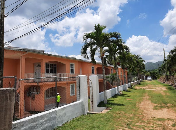 APT 6 ESCAPE VILLAS, Crescent Park, St. Ann