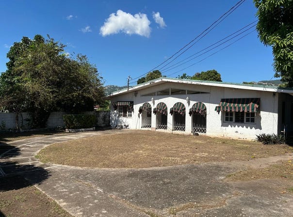 1 ROEHAMPTON MEWS, Kingston 19, St. Andrew