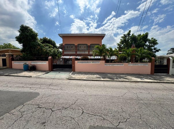 31 ROEHAMPTON CLOSE, Kingston 19, St. Andrew
