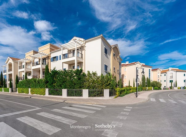 Tivat, Tivat Municipality 82000