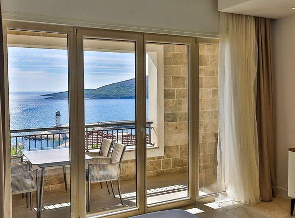 Tivat, Tivat Municipality 82000