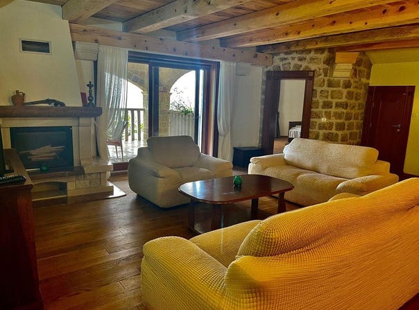 Reevii, Budva Municipality 85300