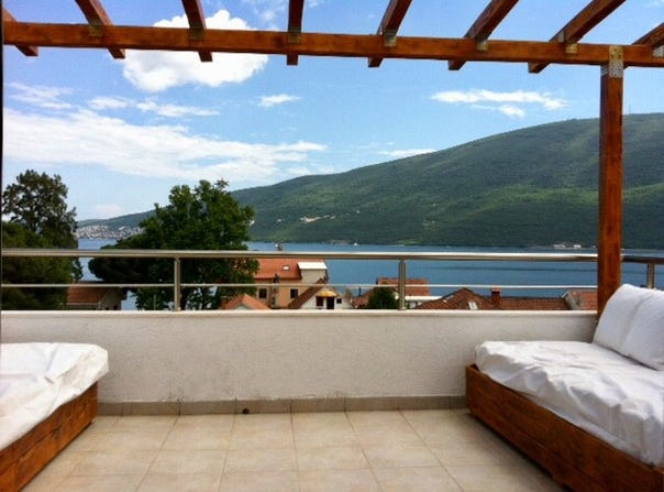 An airy penthouse in Djenovici, Djenovici, Herceg-Novi