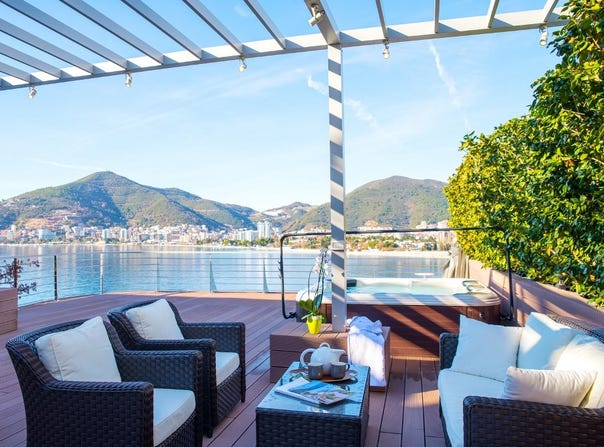 Two-bedroom apartment in a complex by the sea, Budva, Budva