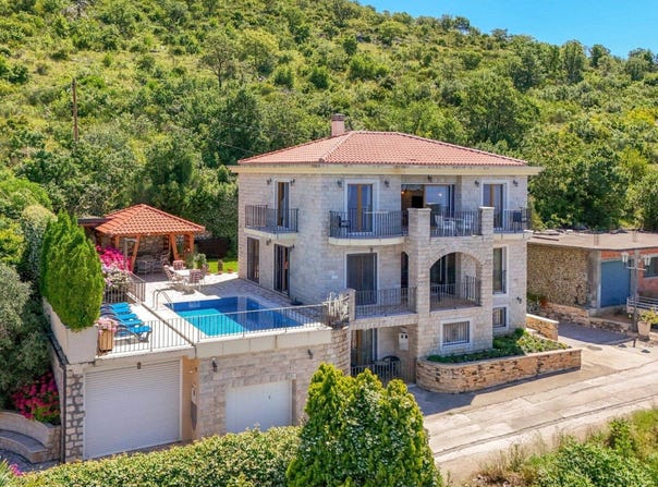 Reevii, Budva Municipality 85300