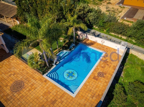 Paderne, Algarve 8200
