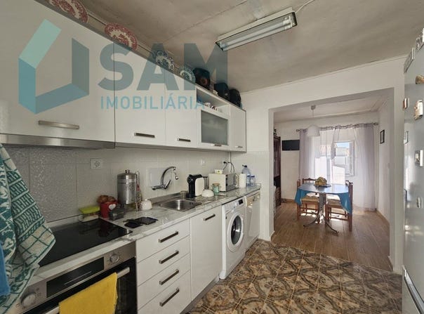 A dos Cunhados, Lisbon 2560