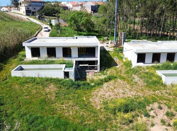 Alfeizerão, Leiria 2460