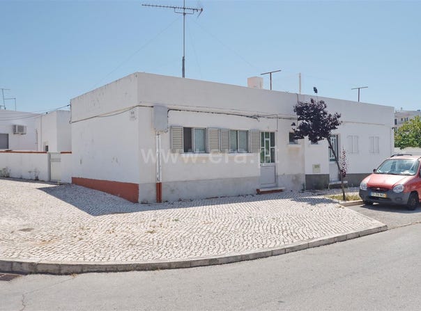 Quelfes, Algarve 8700