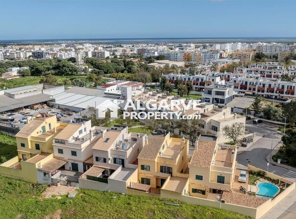 Quelfes, Algarve 8700