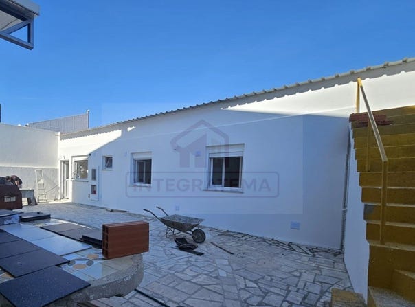 Alfeizerão, Leiria 2460
