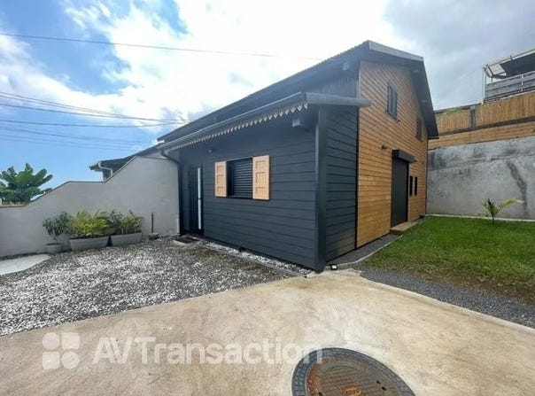 Tan Rouge, Reunion 97435