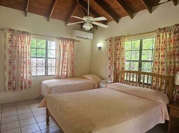 Lower Bay, Lower Bay, Grenadines