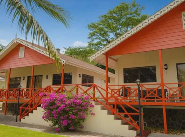 Lower Bay, Lower Bay, Grenadines