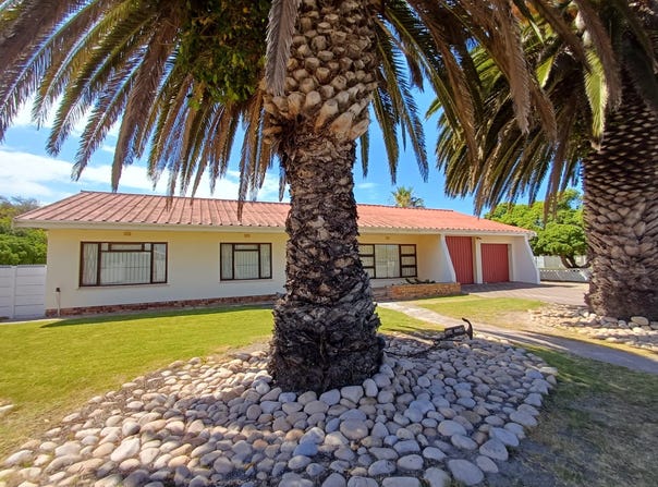 Middelburg Street 33, Middedorp, Western Cape 7357