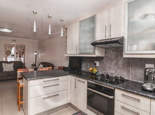 Cherry Hills Crescent 27A, Sunningdale, Western Cape 7441