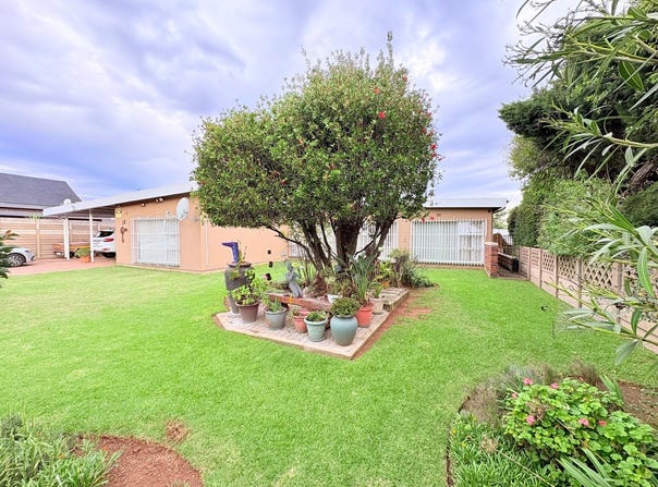 Currey Street 13, Parkrand, Gauteng 1459
