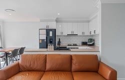 11 Racecourse Road, Orange, NSW 2800