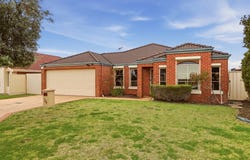 34 Grove St, Shoalwater, WA 6169