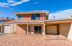 4/8 Collett Place, Guilderton, WA 6041