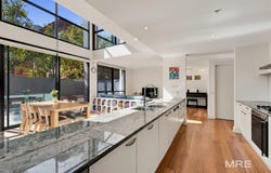 2/19 Queens Road, Melbourne, Vic 3004