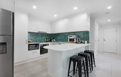 4/63 Muir Street, Labrador, Qld 4215