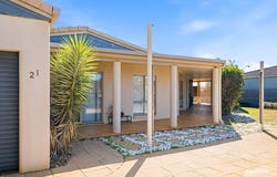 21 Pinnacle Court, Avoca, Qld 4670