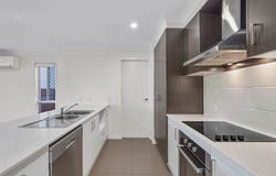25 Silvertop Crescent, Spring Mountain, Qld 4300