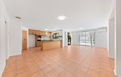 10 Brighton Place, Taylors Hill, Vic 3037