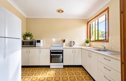 49 Audie Parade, Berkeley Vale, NSW 2261