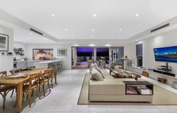 9 Plover Avenue, Paradise Point, Qld 4216