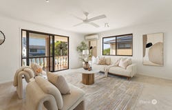 16 Bamburgh Street, Carindale, Qld 4152
