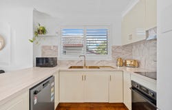 1/22 Robert Street, Labrador, Qld 4215