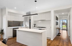 16 Amadeus Street, Clyde, Vic 3978