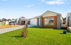 10 Magnolia Way, Lakelands, WA 6180