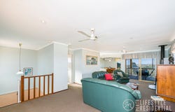 4/8 Collett Place, Guilderton, WA 6041