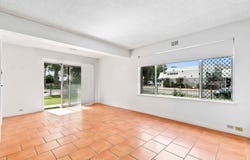 1/380 Esplanade, Scarness, Qld 4655