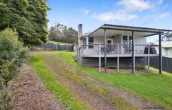 24 Sixth Street, Eildon, Vic 3713