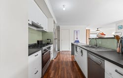 15 Stoneleigh Road, Cranbourne North, Vic 3977