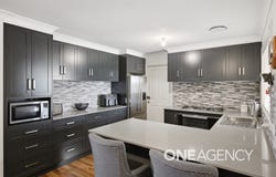 6 WOOMERA PLACE, Glenfield Park, NSW 2650