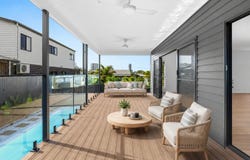 5A Chirn Crescent, Labrador, Qld 4215