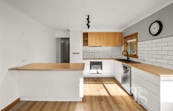 23 Crandon Crescent, Newnham, Tas 7248