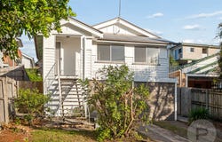 723 Logan Road, Greenslopes, Qld 4120