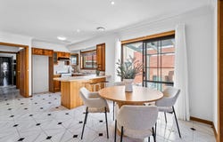 2/42 Orleans Road, Avondale Heights, Vic 3034