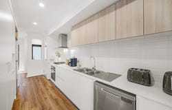 15 Selma Walk, Donnybrook, Vic 3064